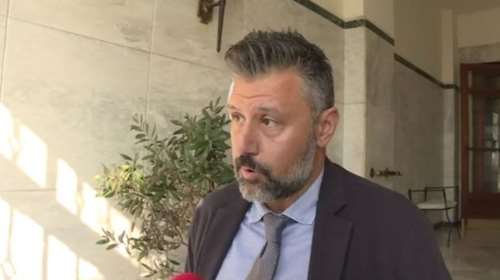 Δεν θα ηρεμήσω αν δεν βρεθούν: Τι λέει ο γιατρός που δέχτηκε επίθεση έξω από το ιατρείο του [βίντεο]