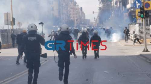 Θεσσαλονίκη: Με δική της κάμερα η αστυνομία κατέγραφε τα επεισόδια μετά την πορεία (βίντεο)