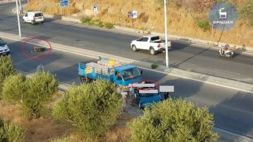 Ρόδος: Oδηγός μοτοσικλέτας κατέληξε στην οροφή αυτοκινήτου μετά από σύγκρουση