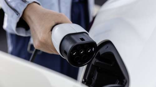 Στη Βουλή το νομοσχέδιο για την ηλεκτροκίνηση - Αυτά είναι τα κίνητρα για τους ιδιοκτήτες ηλεκτρικών ΙΧ