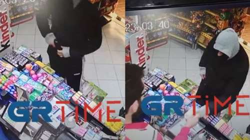 Θεσσαλονίκη: Κουκουλοφόρος έδειξε... απλά το όπλο του και έκλεψε ψιλικατζίδικο- Ψύχραιμος ο πωλητής [Βίντεο]