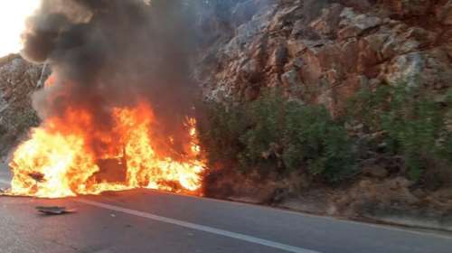 Έβρος: Αυτοκίνητο τυλίχθηκε στις φλόγες στην περιοχή Τρεις Βρύσες Σουφλίου - Κινδύνευσε δασική περιοχή