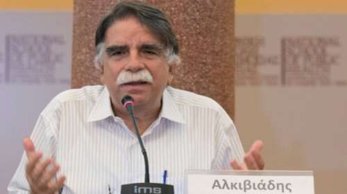 Προειδοποίηση Βατόπουλου: Τρεις λόγοι που δείχνουν ότι ο κορονοϊός είναι σαν μια πυρκαγιά έτοιμη να φουντώσει