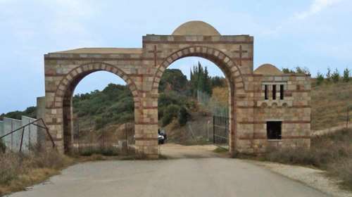 Άλλοι δύο &quot;ιεροί&quot; πλειστηριασμοί για ακίνητα της Μονής Εμμαούς - Η περίεργη υπόθεση του 2014