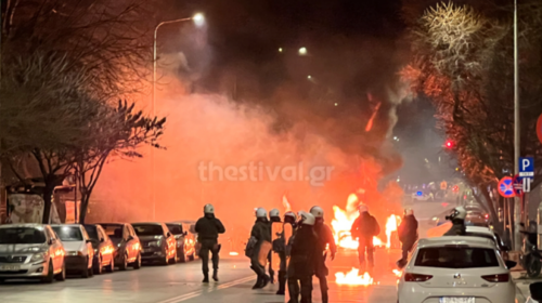 Θεσσαλονίκη: Επεισόδια στο ΑΠΘ - Πέταξαν μολότοφ σε διμοιρία των ΜΑΤ [βίντεο]