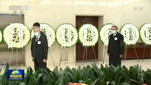 Πρώτη δημόσια εμφάνιση του πρώην προέδρου της Κίνας Χου Τζιντάο από τον Οκτώβριο