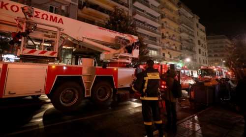 Άλιμος: &quot;Λαμπάδιασε&quot; αυτοκίνητο στη Λεωφόρο Ποσειδώνος
