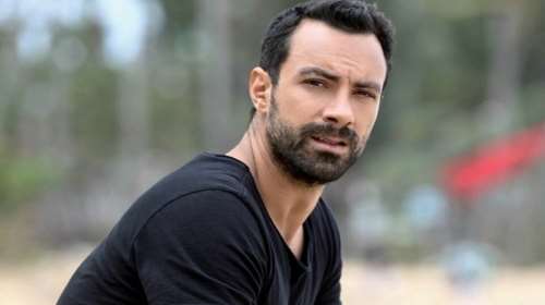 "Ένα τεράστιο "ΓΙΑΤΙ": Η ανάρτηση του Σάκη Τανιμανίδη για το δυστύχημα στα Τέμπη