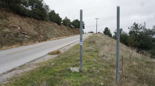 Λάρισα: Μάστιγα η κλοπή οδικών πινακίδων - Αφήνουν μόνο τους... στύλους [εικόνες]