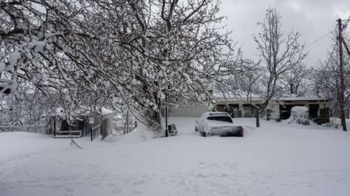 Νάξος: Έπαθε κρίση σκωληκοειδίτιδας, πήρε το αυτοκίνητο και εγκλωβίστηκε στα χιόνια