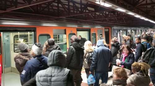 Νέο περιστατικό στον ΗΣΑΠ: Δεν έκλεινε η πόρτα βαγονιού - Αποσύρθηκε ο συρμός, ταλαιπωρία για τους επιβάτες