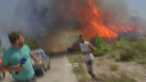 Φωτιά στη Ρόδο: Η συγκλονιστική στιγμή που το συνεργείο της ΕΡΤ απειλείται από τις φλόγες [βίντεο]