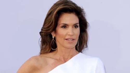 Η Cindy Crawford ζήτησε δημόσια συγγνώμη στον Βασίλειο Κωστέτσο