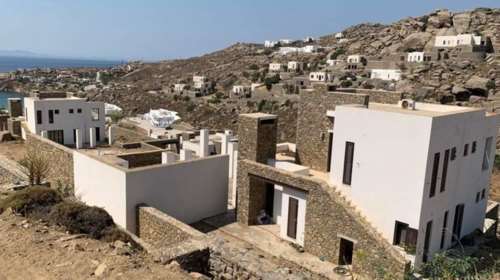 Μύκονος: Στο "σφυρί" τα οικόπεδα-φιλέτα της οικογένειας Πατρώνη και πολυτελείς βίλες