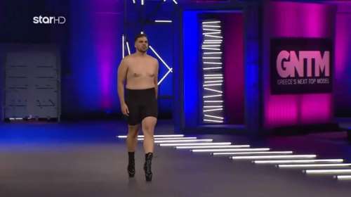 GNTM: Αυτός είναι ο υποψήφιος με τα ψηλοτάκουνα και το κολάν που τρέλανε τους κριτές - &quot;Είσαι θεός&quot; [Βίντεο]