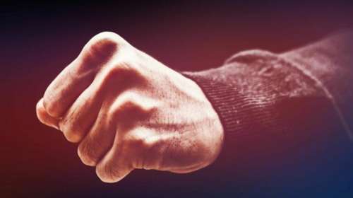 Κρήτη: 40χρονος νταής ξυλοκόπησε τη σύζυγο, την κόρη και τη μητέρα του...