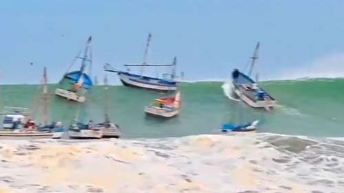 Περού: Έκλεισαν 91 λιμάνια εξαιτίας πελώριων κυμάτων στα παράλια της χώρας