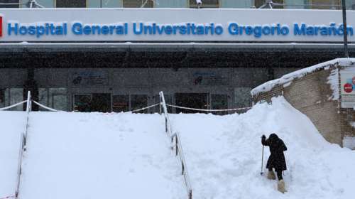 Μαδρίτη: Γιατρός έτρεξε 17 χλμ μέσα στο χιόνι για να πάει στο νοσοκομείο που νοσηλεύονται ασθενείς με κορονοϊό [βίντεο]