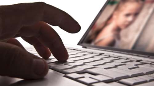 Φρίκη: 43χρονος υπάλληλος σούπερ μάρκετ είχε 2,5 εκατομμύρια φωτό και βίντεο παιδικής πορνογραφίας