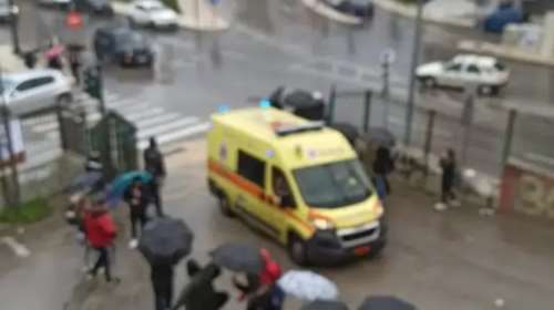 Πάτρα: Άγριο ξύλο και καπνογόνα στο 2ο ΕΠΑΛ - Επαιξαν μπουνιές για τα... μάτια μιας κοπέλας