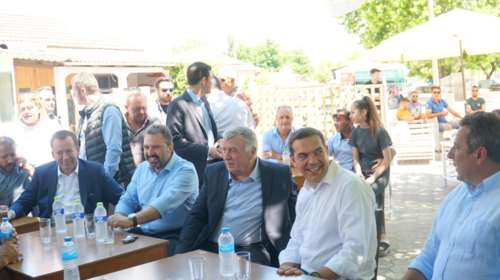 Τσίπρας στη Λάρισα: Η κυβέρνηση δεν κατανοεί τα προβλήματα των αγροτών [βίντεο - εικόνες]