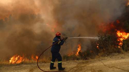 Φωτιά στην Καλαμάτα: Στην περιοχή Μπιρμπίτα, δίπλα σε καταυλισμό Ρομά