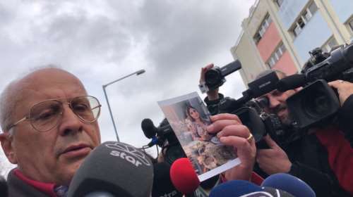 Τέμπη: Δείχνει φωτογραφίες της 24χρονης Κύπριας απεγνωσμένος συγγενής της - Δεν έχει δώσει σημεία ζωής από τη σύγκρουση