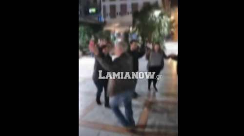 Λαμία: Ξεσάλωμα αντιεμβολιαστών με χορούς και κλαρίνα - &quot;Κούλη, δεν θα πεθάνουμε ποτέ&quot; [βίντεο]