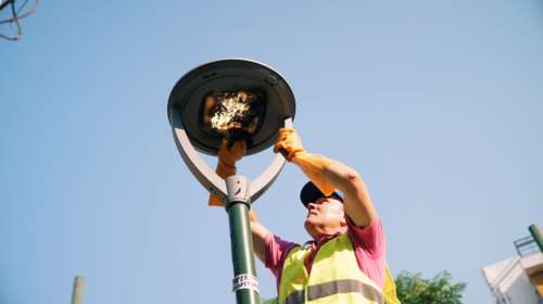 Αθήνα: Πρόγραμμα αποκατάστασης φωτιστικών - &quot;Ο βανδαλισμός της δημόσιας περιουσίας στρέφεται κατά των πολιτών&quot; λέει ο Δούκας