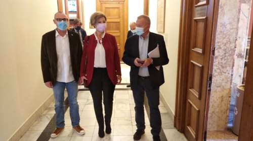 Πολυτεχνείο: Ψήφισμα διαμαρτυρίας από αντιπροσωπεία ΣΥΡΙΖΑ, ΚΚΕ και ΜέΡΑ25 σε Σακελλαροπούλου, Τασούλα και Γεραπετρίτη