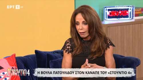 Βούλα Πατουλίδου: Η πρώτη εμφάνιση μετά τον θάνατο του συζύγου της - &quot;Έφυγε μέσα στην αγκαλιά μου - Είχαμε ελπίδα ότι θα γίνει καλά&quot;
