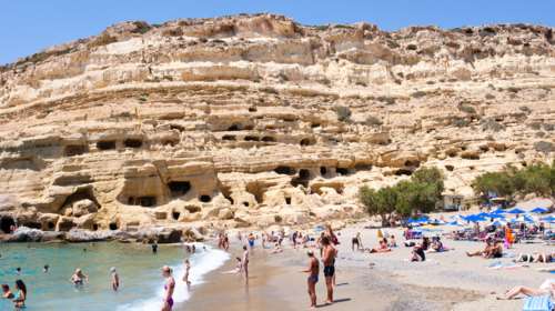 Κρήτη: 35χρονος τουρίστας έπεσε νεκρός από σπηλιά στα Μάταλα