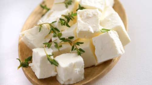 Μάχη στα ψυγεία των σούπερ μάρκετ για την τιμή της φέτας