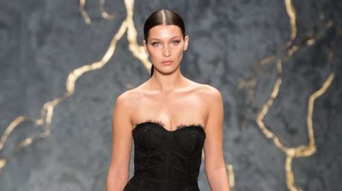 Έξαλλοι οι Ισραηλινοί με την Μπέλα Χαντίντ που διαδήλωσε υπέρ των Παλαιστινίων: &quot;Ντροπή σου&quot;