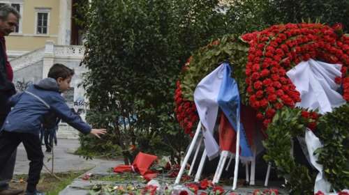 Πρωτοφανές: Γιατροί του ΑΝΤΑΡΣΥΑ καλούν σε πορεία για το Πολυτεχνείο - Παρέμβαση εισαγγελέα