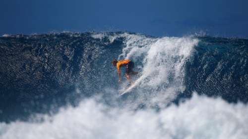 Στη Χαβάη το 91% των πλαστικών στις παραλίες είναι θαμμένα μέσα στην άμμο