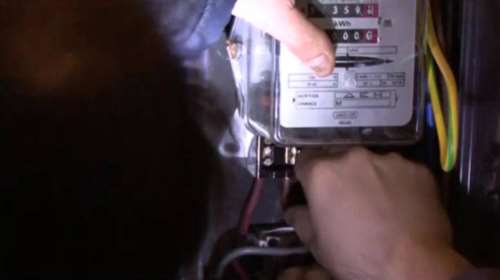 Θεσσαλονίκη: Στη φυλακή 60χρονη που άνοιξε πυρ όταν πήγαν να της κόψουν το ρεύμα