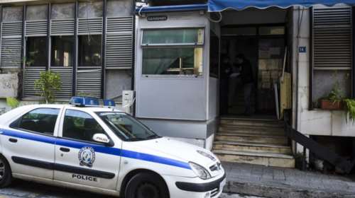 Επίθεση με μολότοφ στο αστυνομικό τμήμα Ακρόπολης - Τραυματίστηκε ελαφρά αστυνομικός
