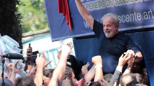 Βραζιλία: Διεύρυνε τη διαφορά του ο Λούλα από τον Μπολσονάρου λίγο πριν τις εκλογές