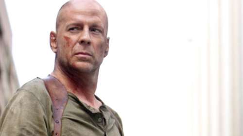 Μπρους Γουίλις: Τα ανησυχητικά σημάδια της αφασίας που τον αναγκάζουν να αποσυρθεί - Ηταν σαν χαμένος στα γυρίσματα