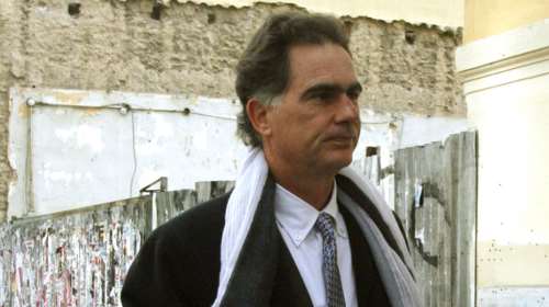 Συγκινητικό αντίο του Νίκου Παπανδρέου στον θείο του Γιώργο - Η φράση &quot;εγώ σ’ αγάπησα, εσύ όχι&quot; στην κηδεία του Ανδρέα