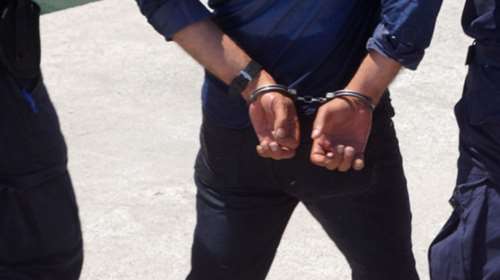 Η τραγική ιστορία του 22χρονου που διέρρηξε το γραφείο του Τσακαλώτου: Υιοθεσία από βουλευτή, ηθοποιό και δύο δικηγόρους