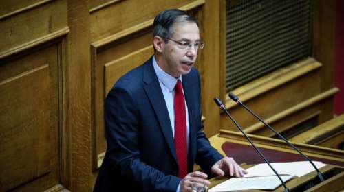 Σε ρόλο ναυαγοσώστη ο Γιώργος Μαυρωτάς - Έσωσε ηλικιωμένη που κινδύνευε να πνιγεί