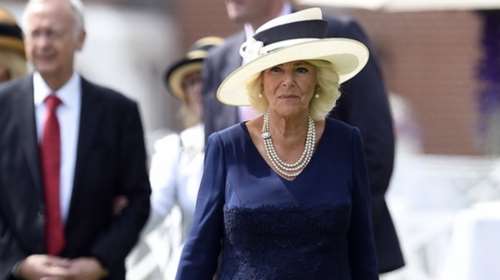 Η Καμίλα γιόρτασε τα 75α γενέθλιά της – Η τεράστια τούρτα-έκπληξη και οι ευχές που δέχτηκε [εικόνες]