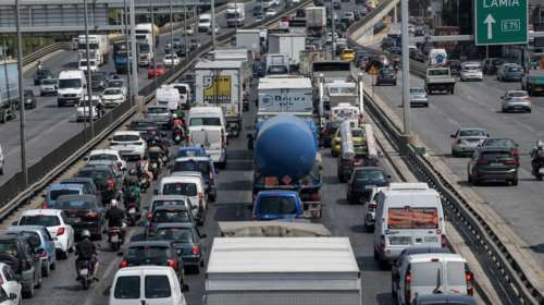 Κηφισός: Ουρές χιλιομέτρων μετά από τροχαίο στο Περιστέρι - Νεκρός οδηγός μηχανής