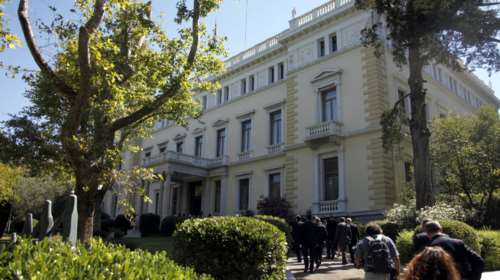 Αστυνομικός στην φρουρά της Σακελλαροπούλου κατηγορείται για απάτη-"μαμούθ"