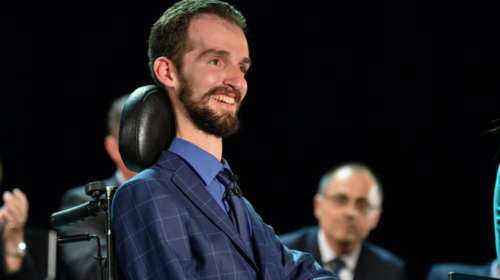 Βόλος: Φοιτητές αριστερών παρατάξεων διέκοψαν την εκδήλωση του Κυμπουρόπουλου - Δεν κατάφερε να προσεγγίσει την αίθουσα