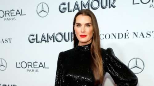 Η Μπρουκ Σιλντς δείχνει το σώμα της χωρίς ρετούς στα 56 της και περνάει ένα σημαντικό μήνυμα