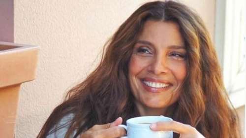 Σε πελάγη ευτυχίας η Πόπη Τσαπανίδου: Ο γάμος που την κάνει χαρούμενη στην Τήνο [Εικόνες]