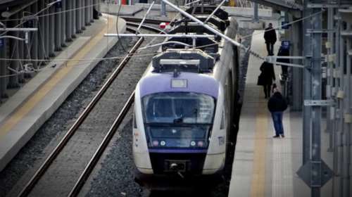 Σοκ στον Προαστιακό: Επιβάτης μαχαίρωσε προσωπικό της αμαξοστοιχίας στο πρόσωπο